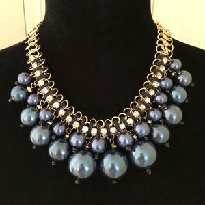 BNWT faux pearls statement necklace